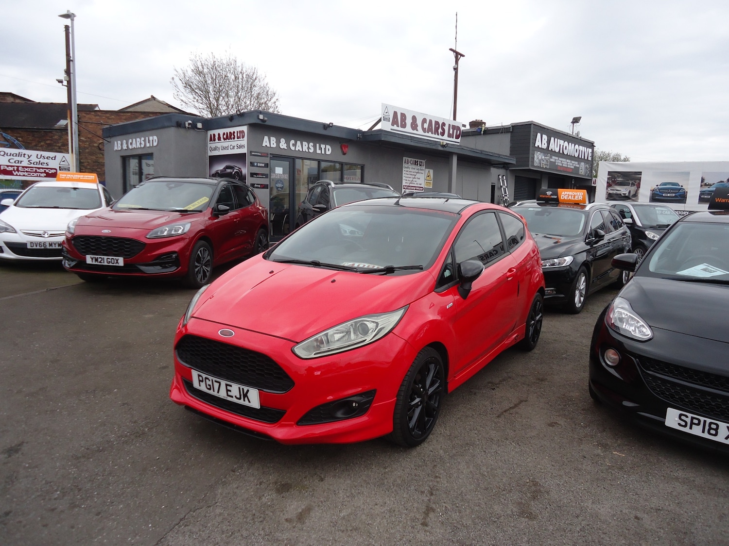 Used Ford Fiesta 2017 for sale - 76302621: Photo 2