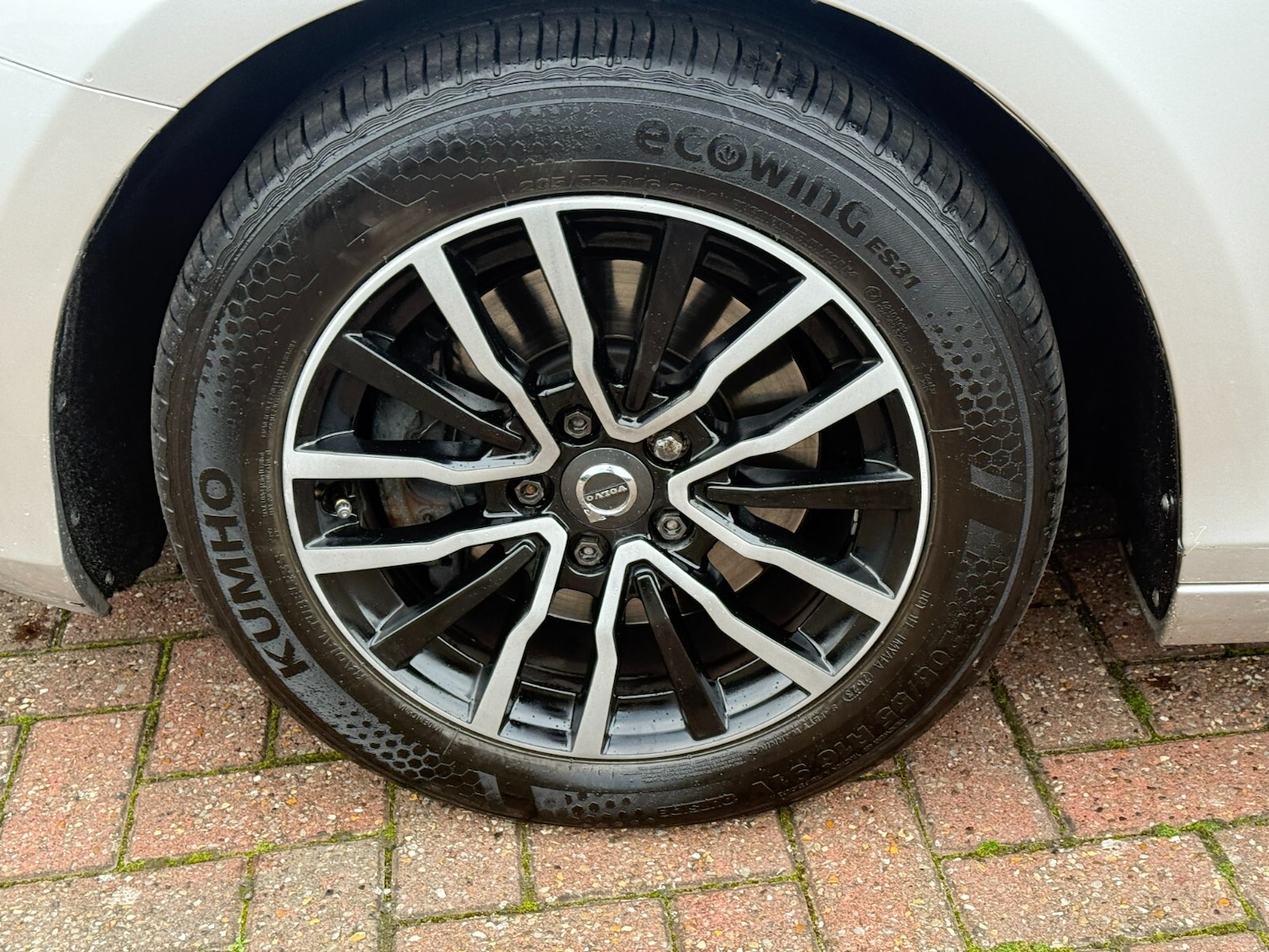 Used Volvo V40 2017 for sale - 76176377: Photo 11