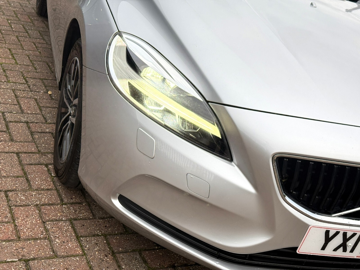 Used Volvo V40 2017 for sale - 76176377: Photo 12