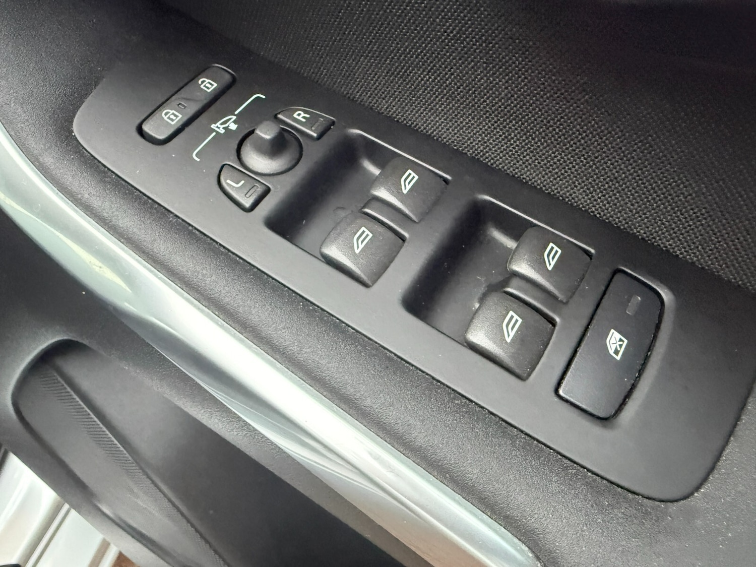 Used Volvo V40 2017 for sale - 76176377: Photo 21