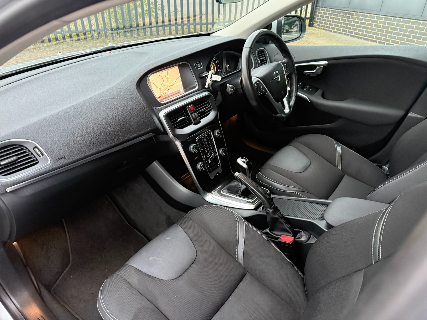 Used Volvo V40 2017 for sale - 76176377: Photo 24
