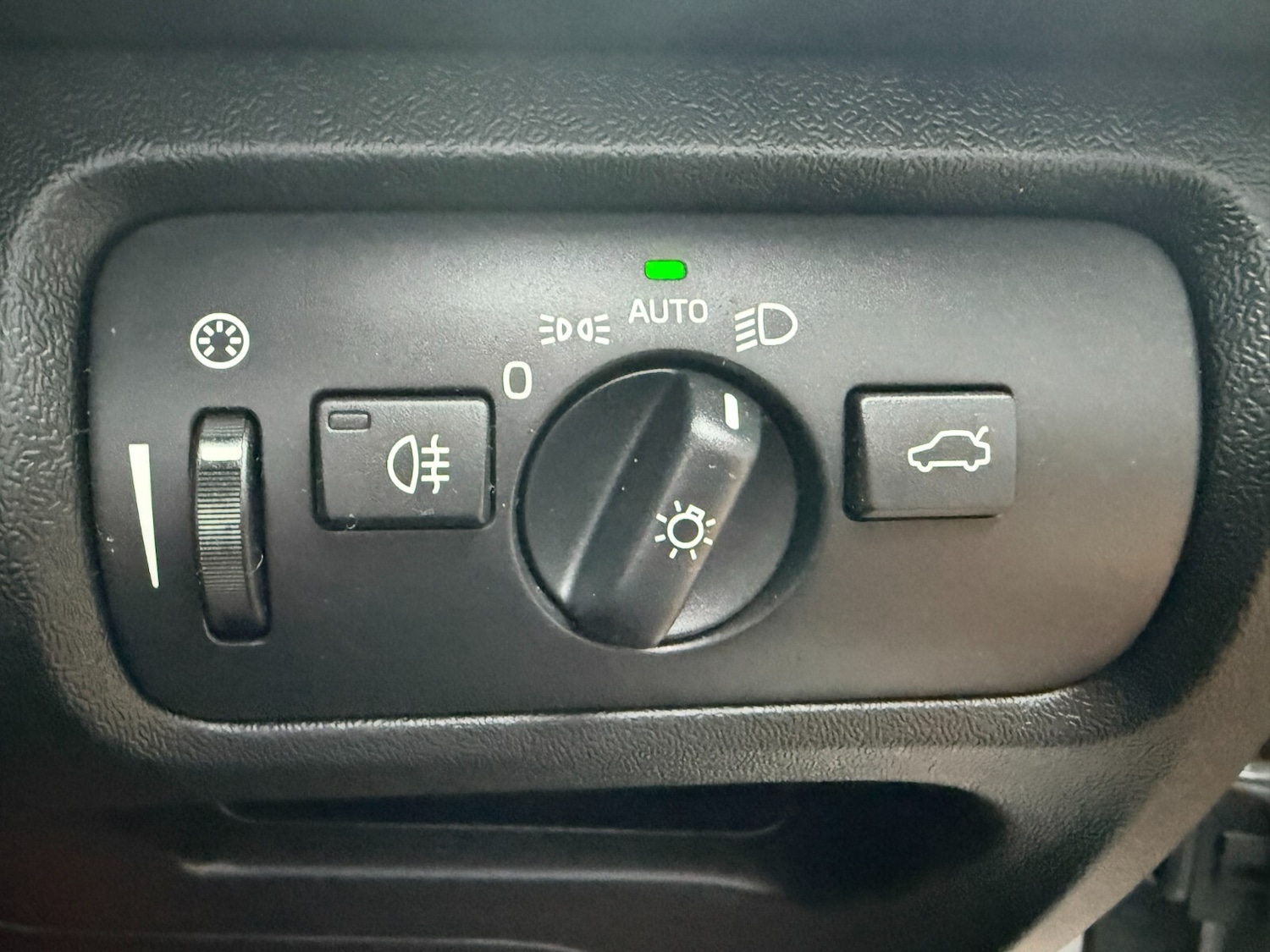 Used Volvo V40 2017 for sale - 76176377: Photo 26