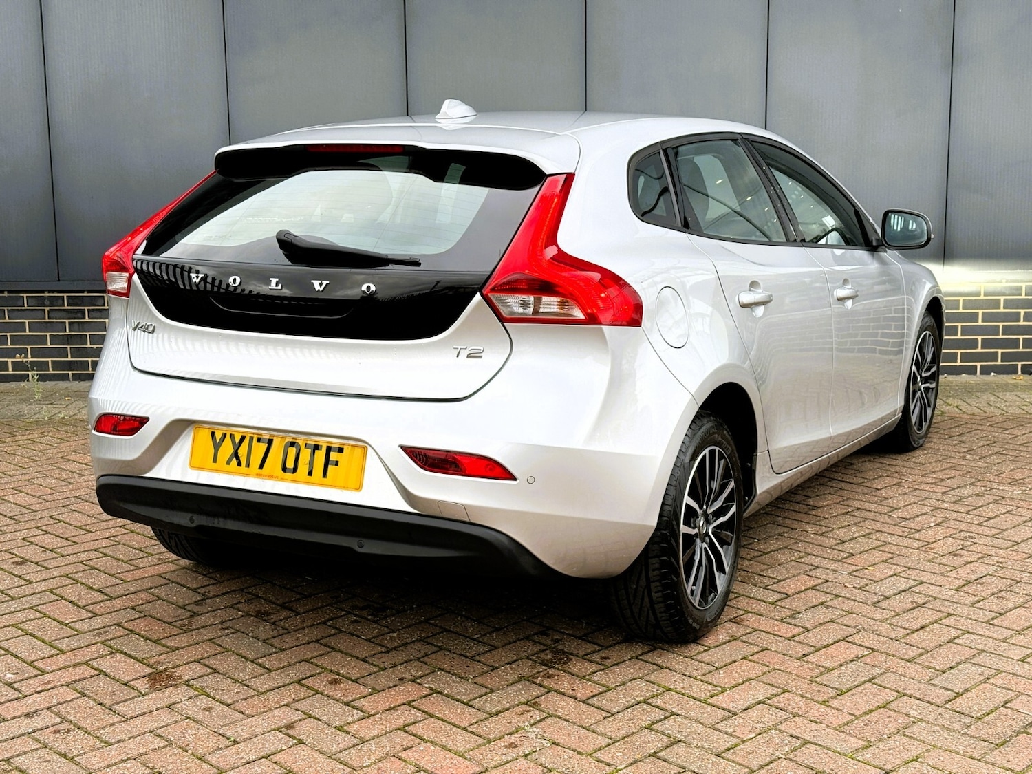 Used Volvo V40 2017 for sale - 76176377: Photo 6
