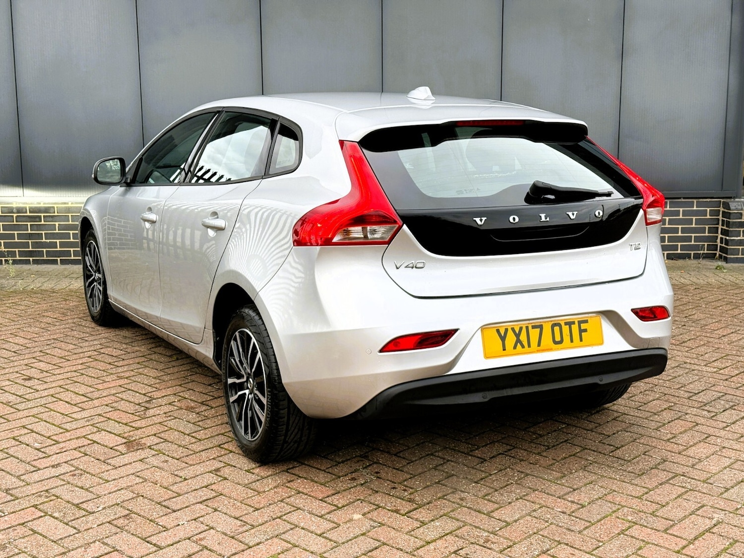 Used Volvo V40 2017 for sale - 76176377: Photo 7