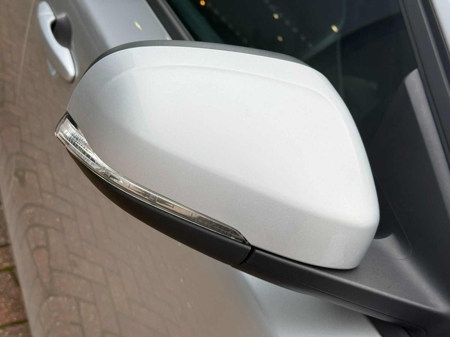 Used Volvo V40 2017 for sale - 76609616: Photo 14