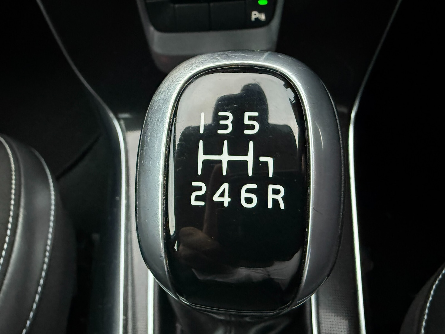 Used Volvo V40 2017 for sale - 76609616: Photo 28