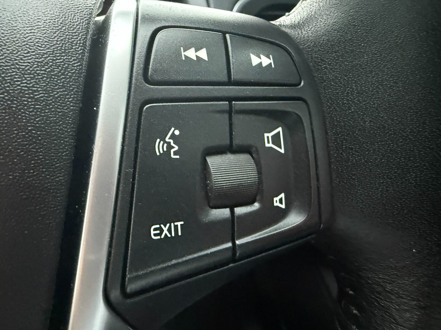 Used Volvo V40 2017 for sale - 76609616: Photo 31