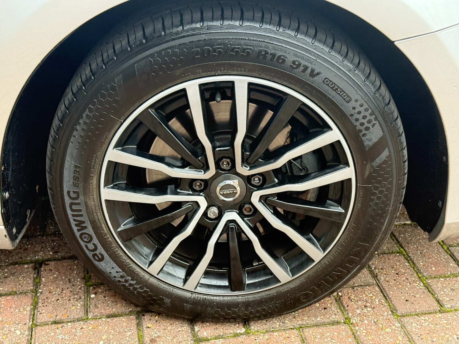 Used Volvo V40 2017 for sale - 76609616: Photo 40