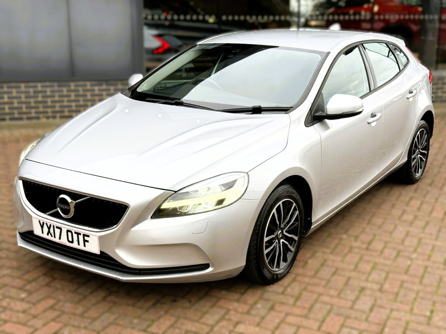 Used Volvo V40 2017 for sale - 76609616: Photo 9