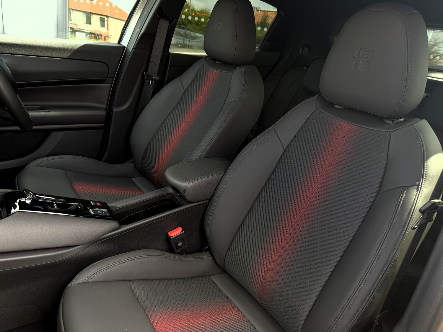 Used Alfa Romeo Junior 2025 for sale - 76977868: Photo 35