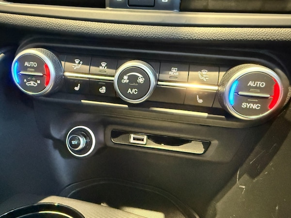 Used Alfa Romeo Giulia for sale - 76344137: Photo 28