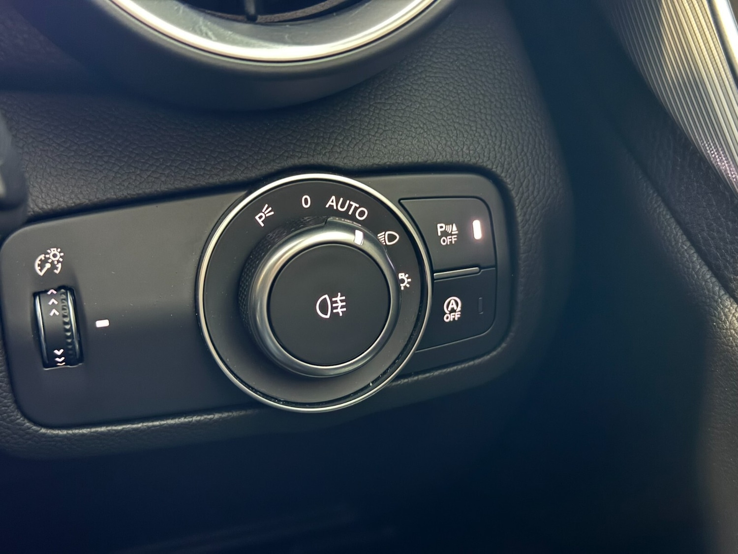 Used Alfa Romeo Giulia 2024 for sale - 77942073: Photo 44