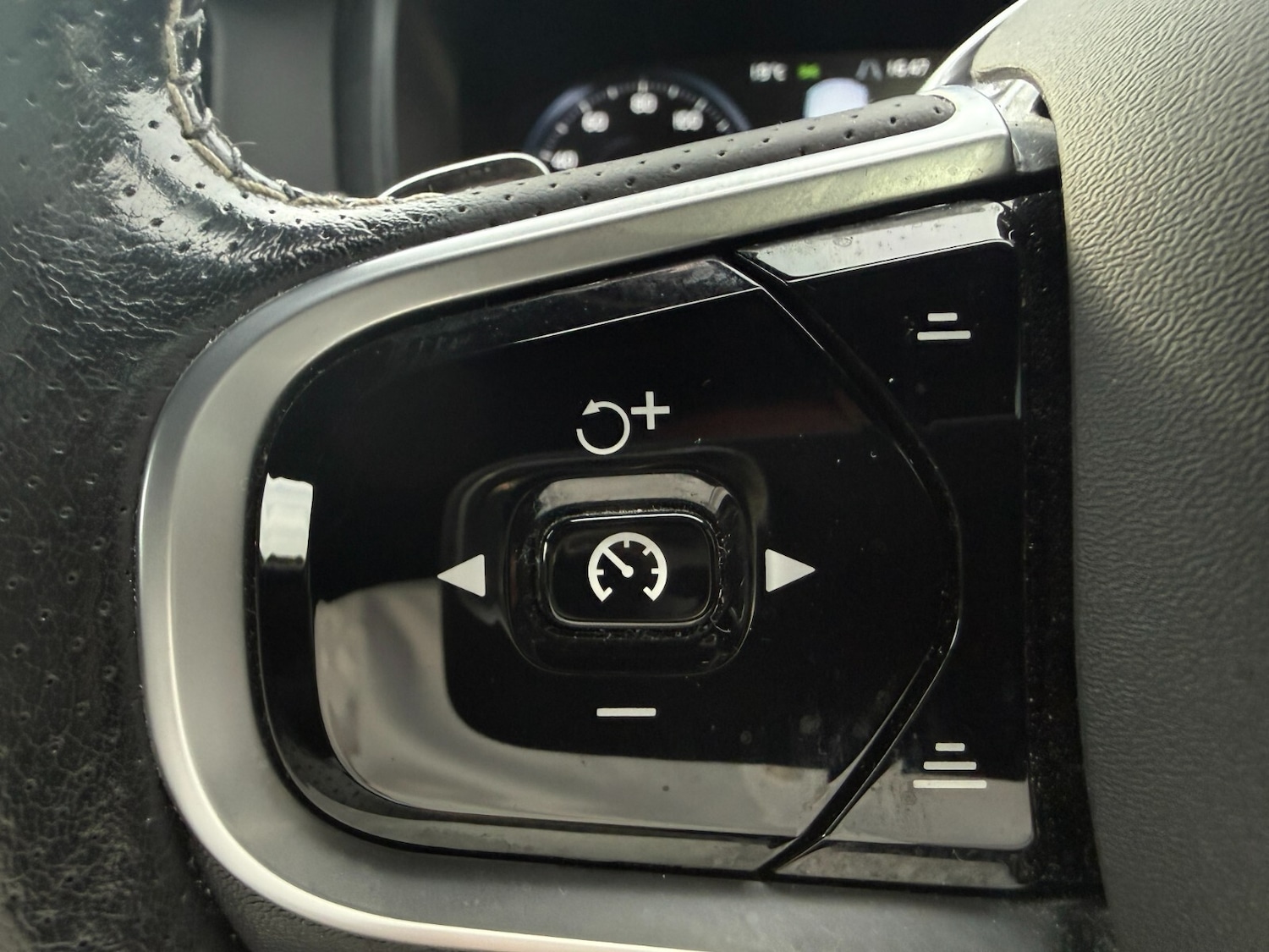 Used Volvo V90 2018 for sale - 75887020: Photo 32