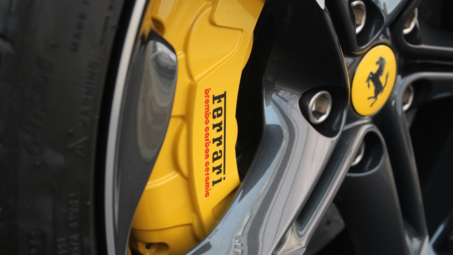 Used Ferrari SF90 Spider 2023 for sale - 76005932: Photo 15