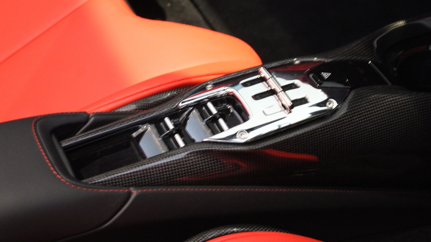 Used Ferrari SF90 Spider 2023 for sale - 76005932: Photo 18