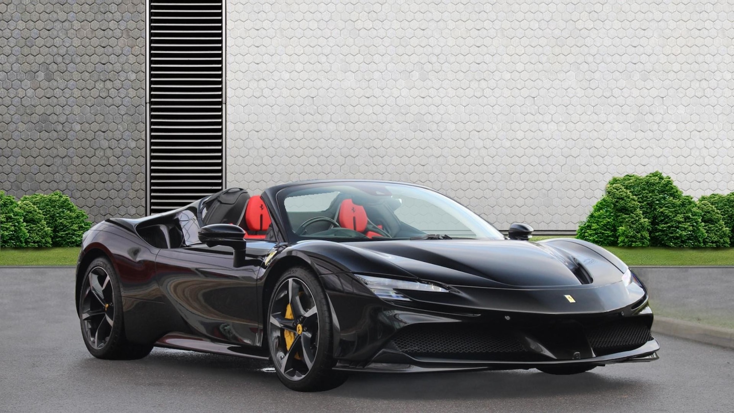 Used Ferrari SF90 Spider 2023 for sale - 76005932: Photo 2