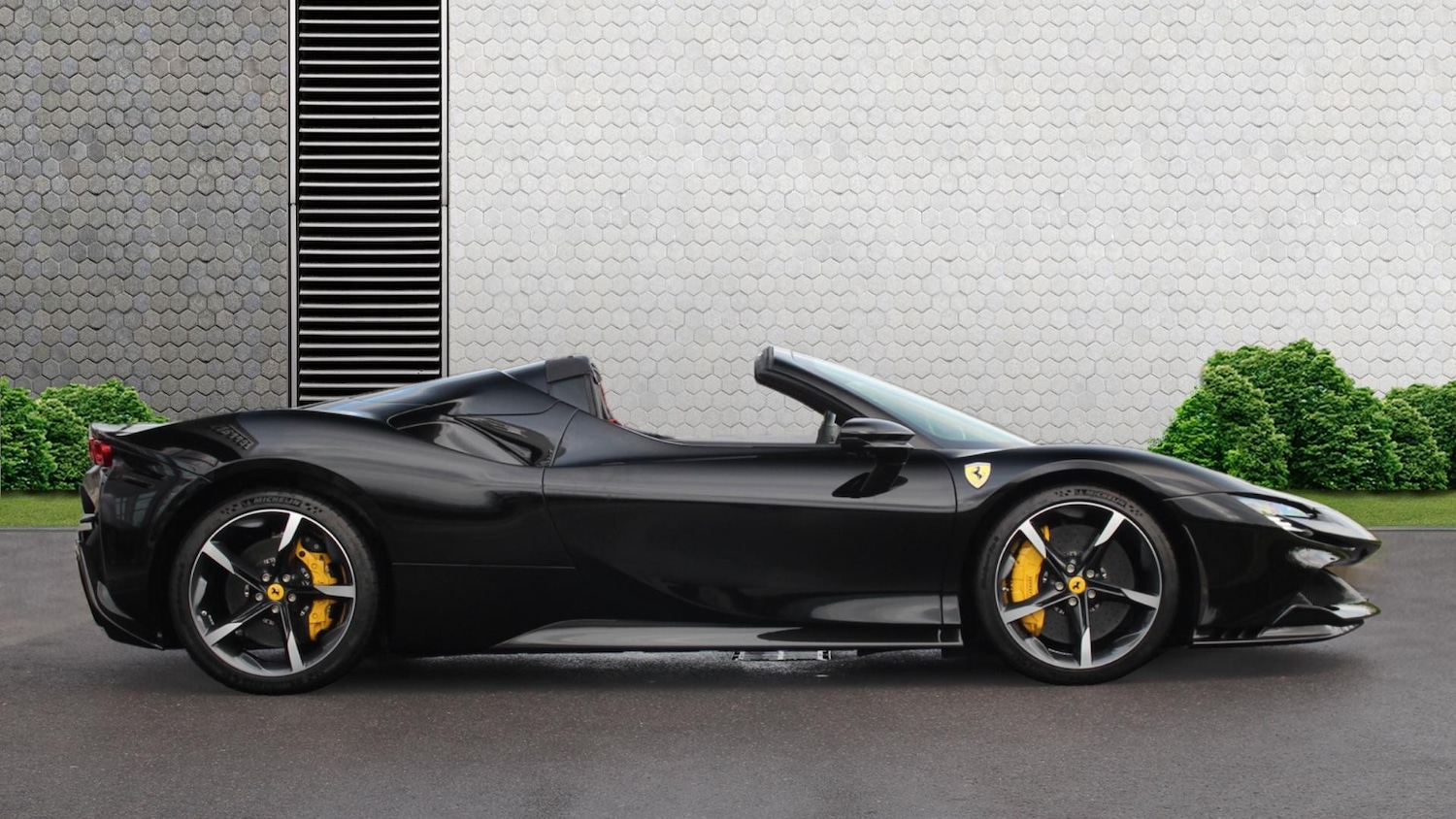Used Ferrari SF90 Spider 2023 for sale - 76005932: Photo 4
