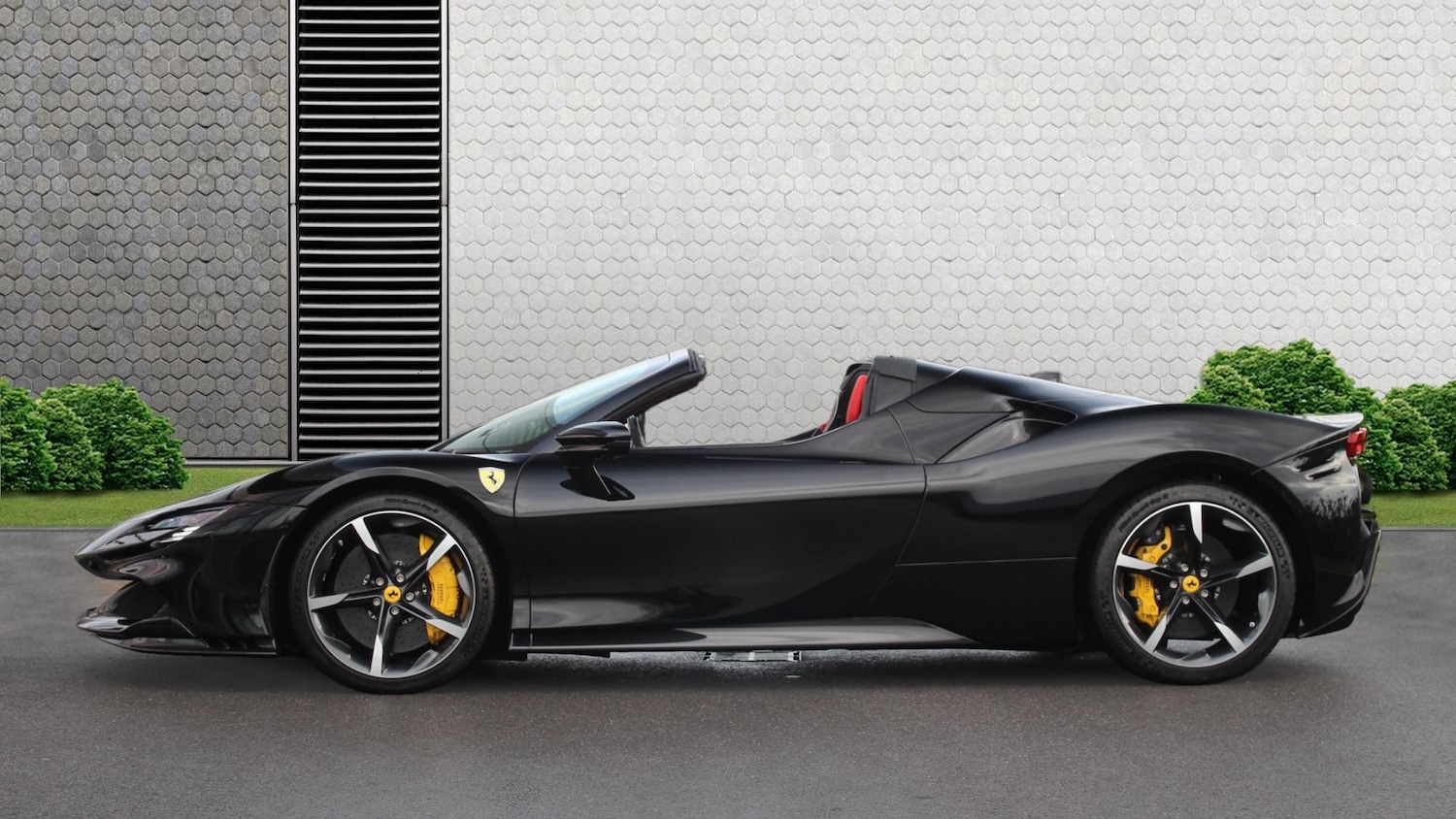 Used Ferrari SF90 Spider 2023 for sale - 76005932: Photo 8