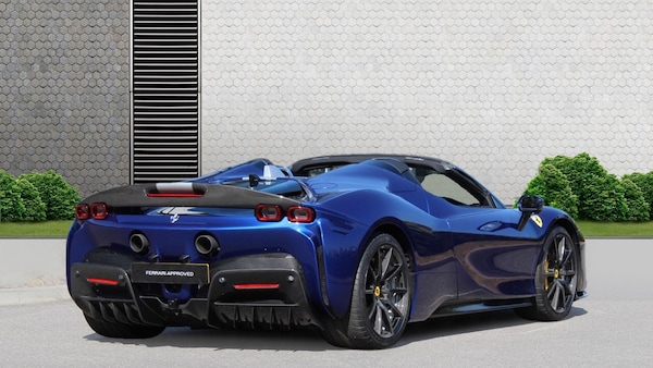 Used Ferrari SF90 Stradale 2023 for sale - 75700210: Photo 5