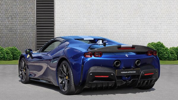 Used Ferrari SF90 Stradale 2023 for sale - 75700210: Photo 7