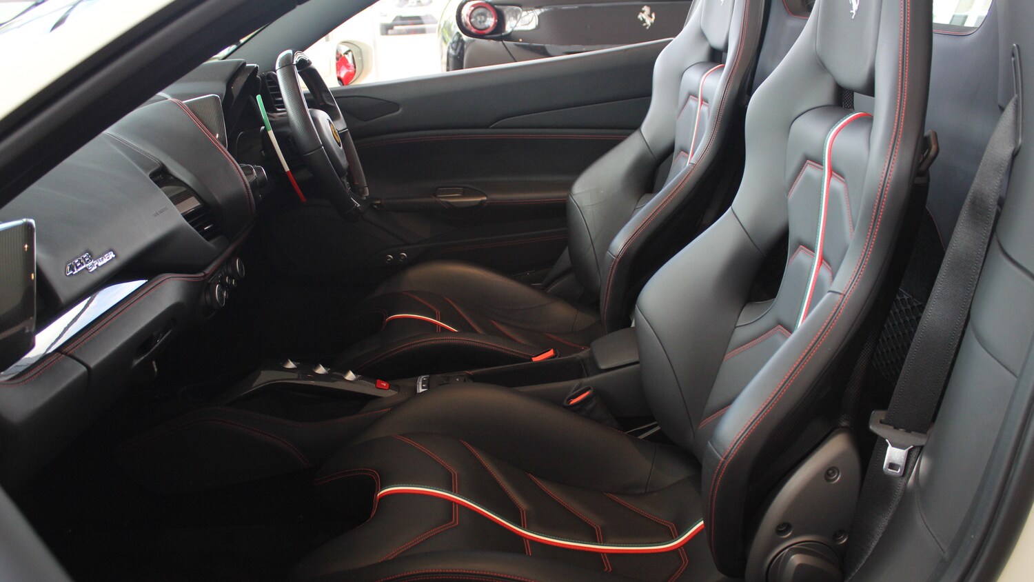 Used Ferrari 488 2018 for sale - 75407232: Photo 14