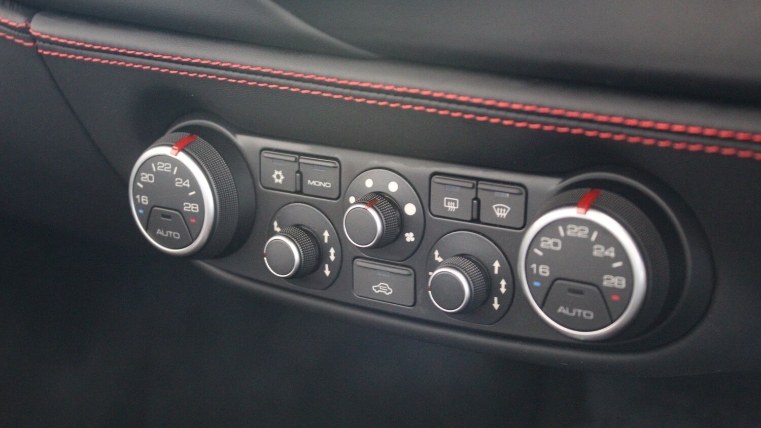 Used Ferrari 488 2018 for sale - 75407232: Photo 16