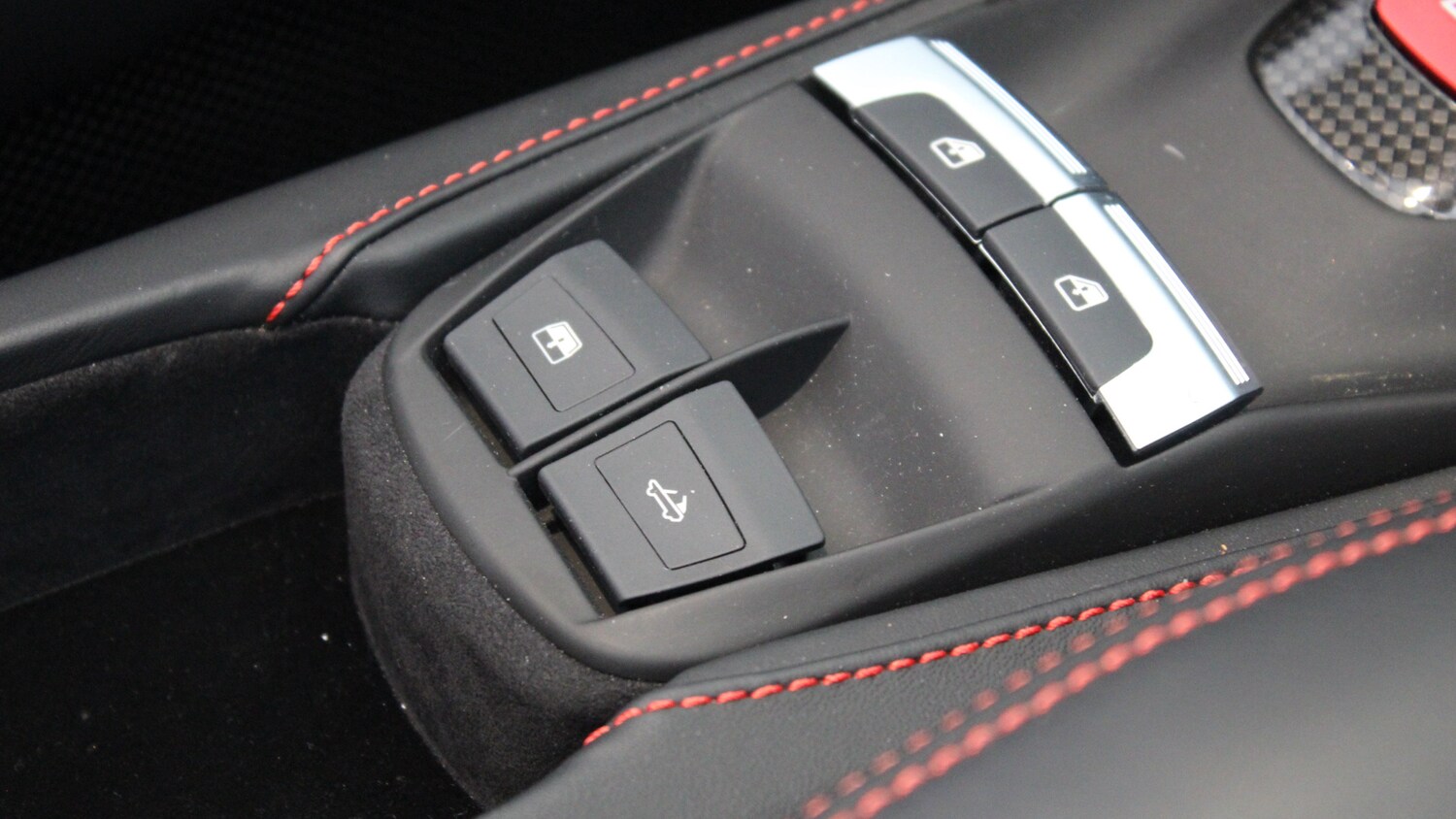 Used Ferrari 488 2018 for sale - 75407232: Photo 44