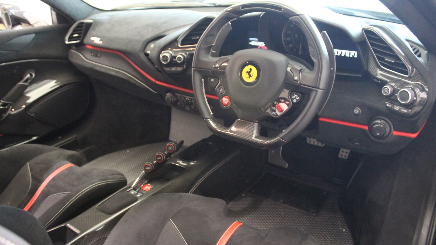 Used Ferrari 488 Pista 2018 for sale - 74984707: Photo 10