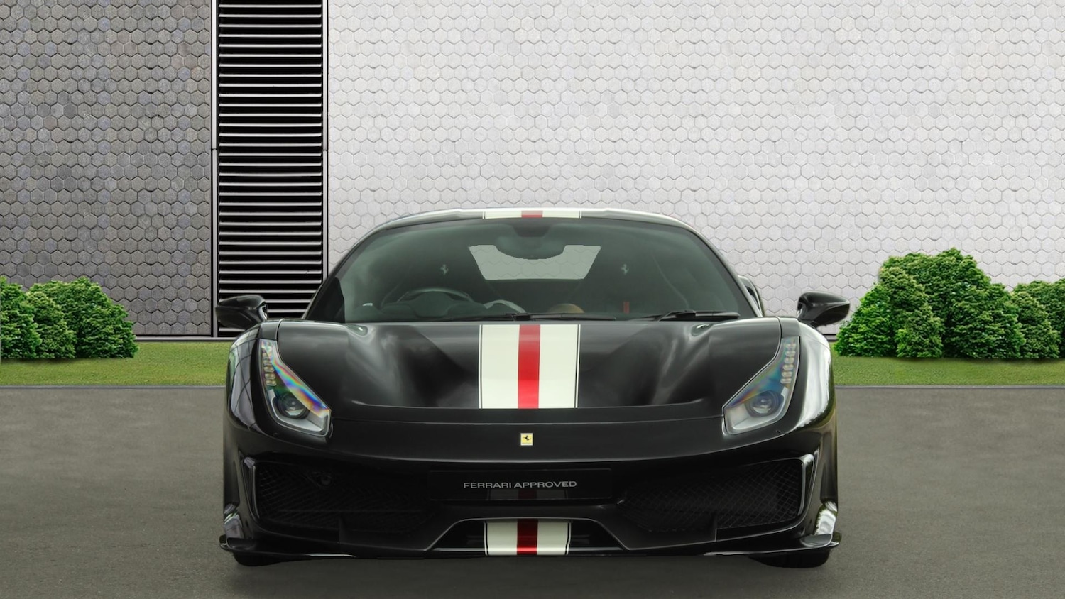 Used Ferrari 488 Pista 2018 for sale - 74984707: Photo 2