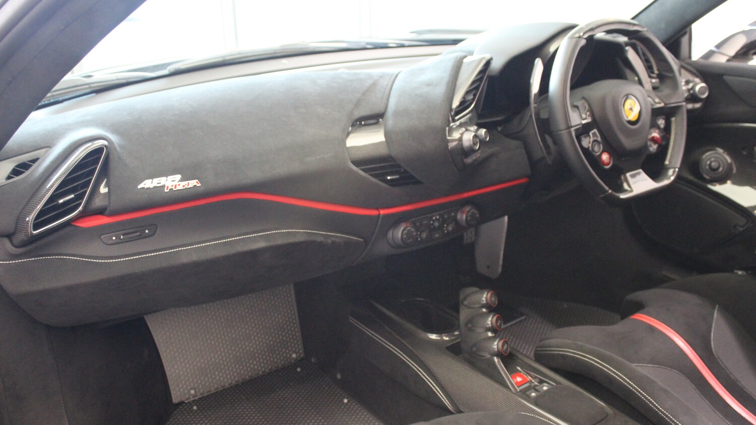 Used Ferrari 488 Pista 2018 for sale - 74984707: Photo 30