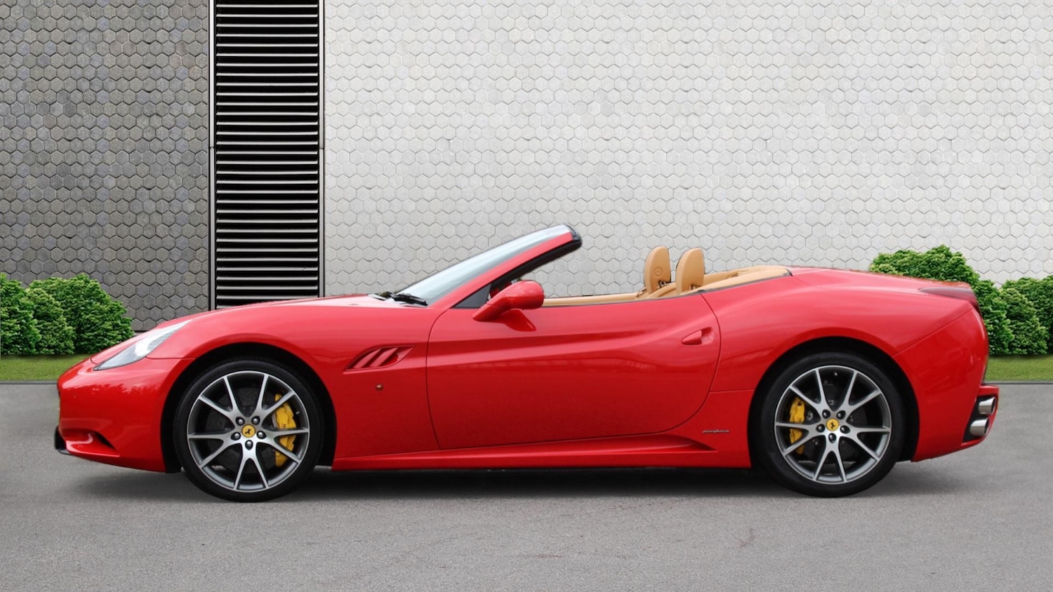 Used Ferrari California 2011 for sale - 77023348: Photo 8