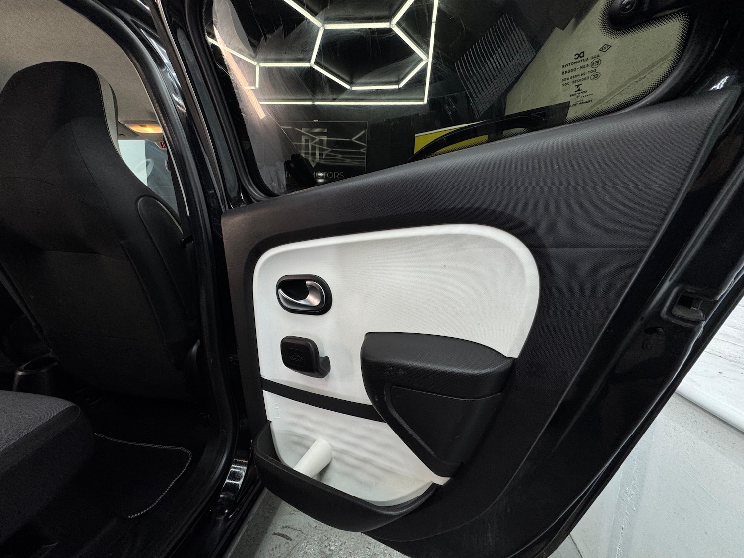 Used Renault Twingo 2015 for sale - 77145161: Photo 32