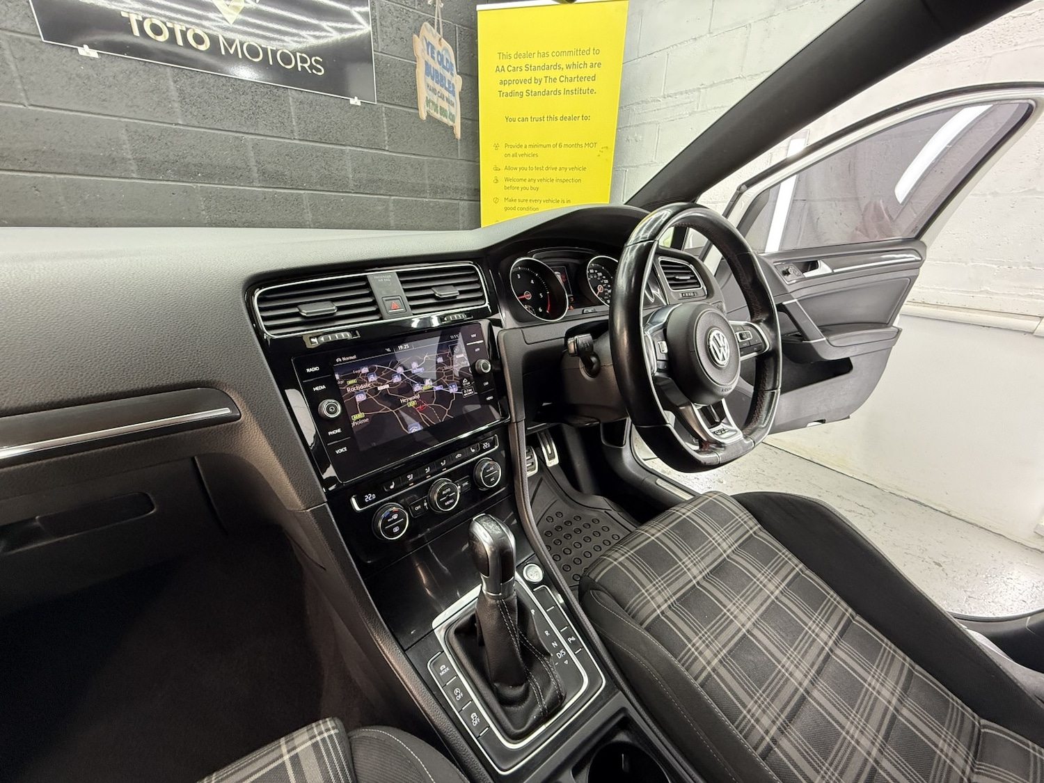 Used Volkswagen Golf 2014 for sale - 76517760: Photo 51