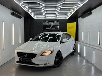 Used Volvo V40 2013 for sale - 76142527: Photo