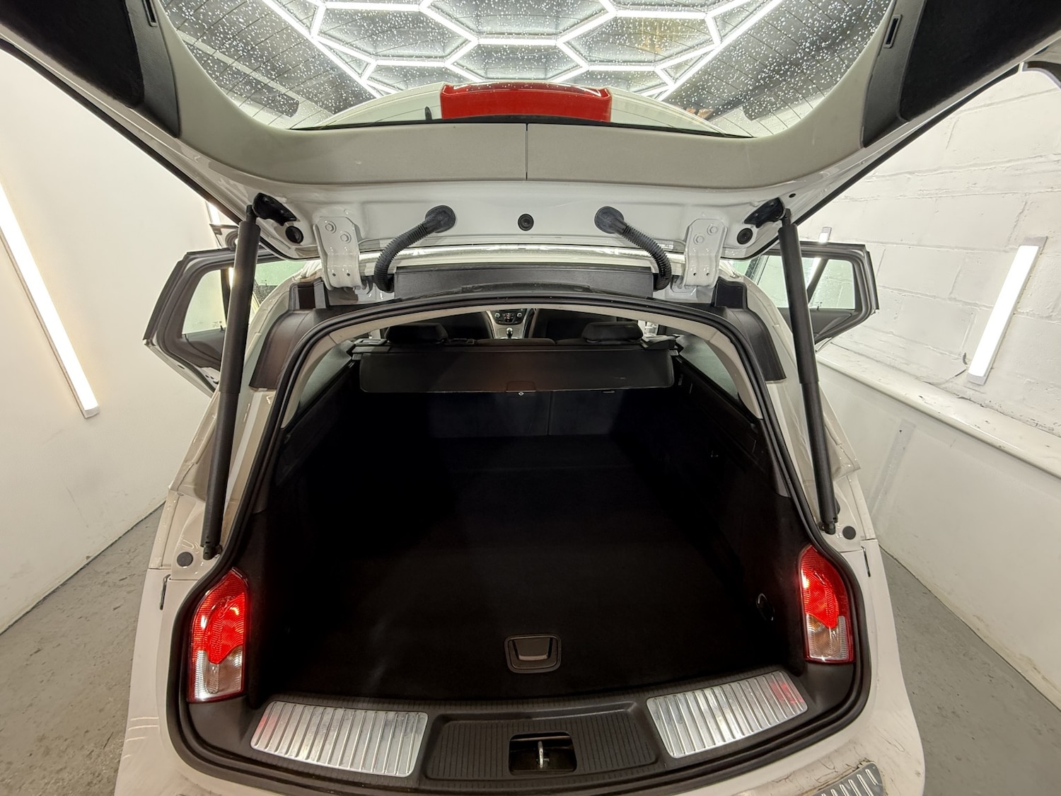 Used Vauxhall Insignia 2016 for sale - 77319838: Photo 24