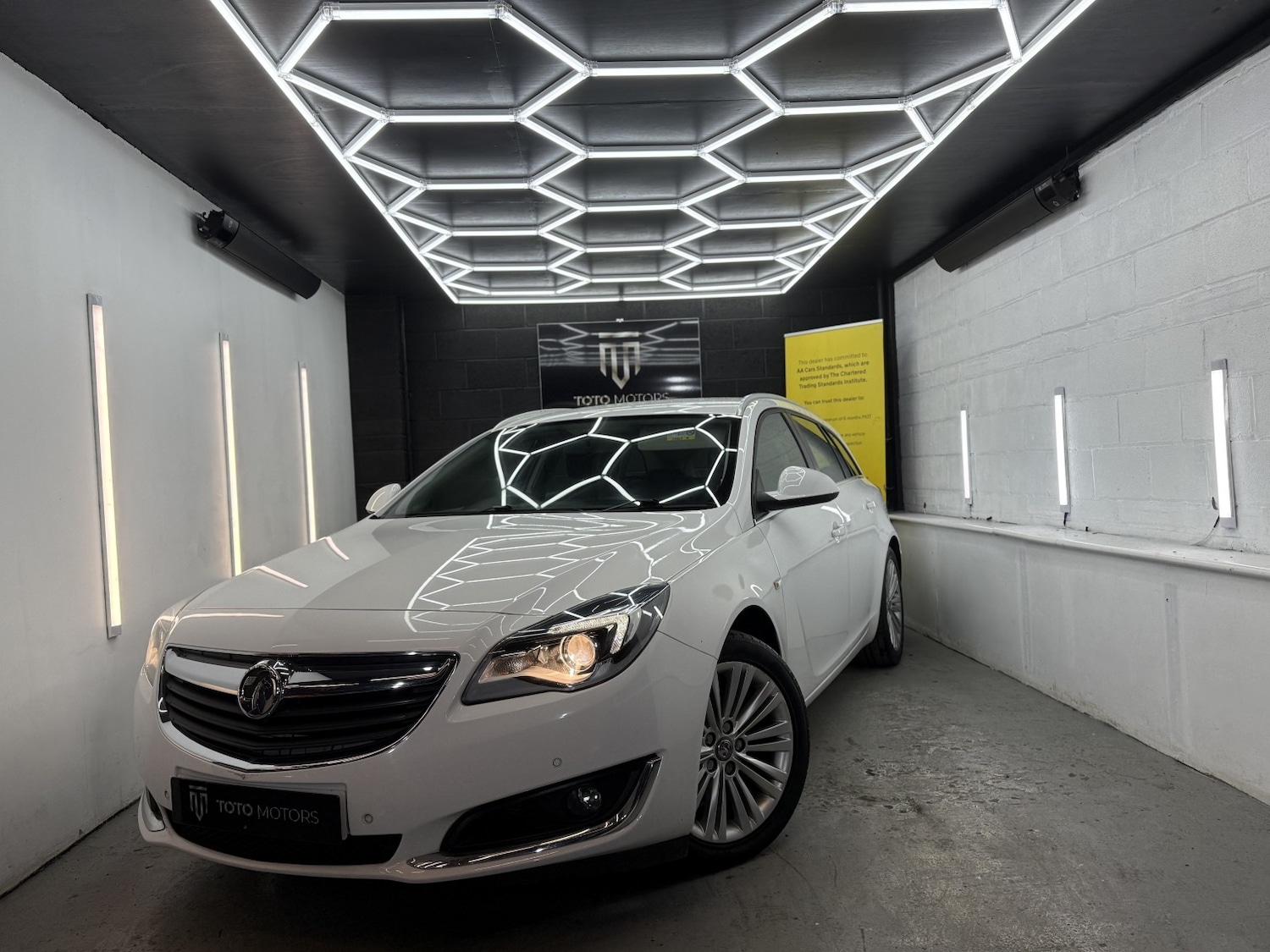 Used Vauxhall Insignia 2016 for sale - 77319838: Photo 3