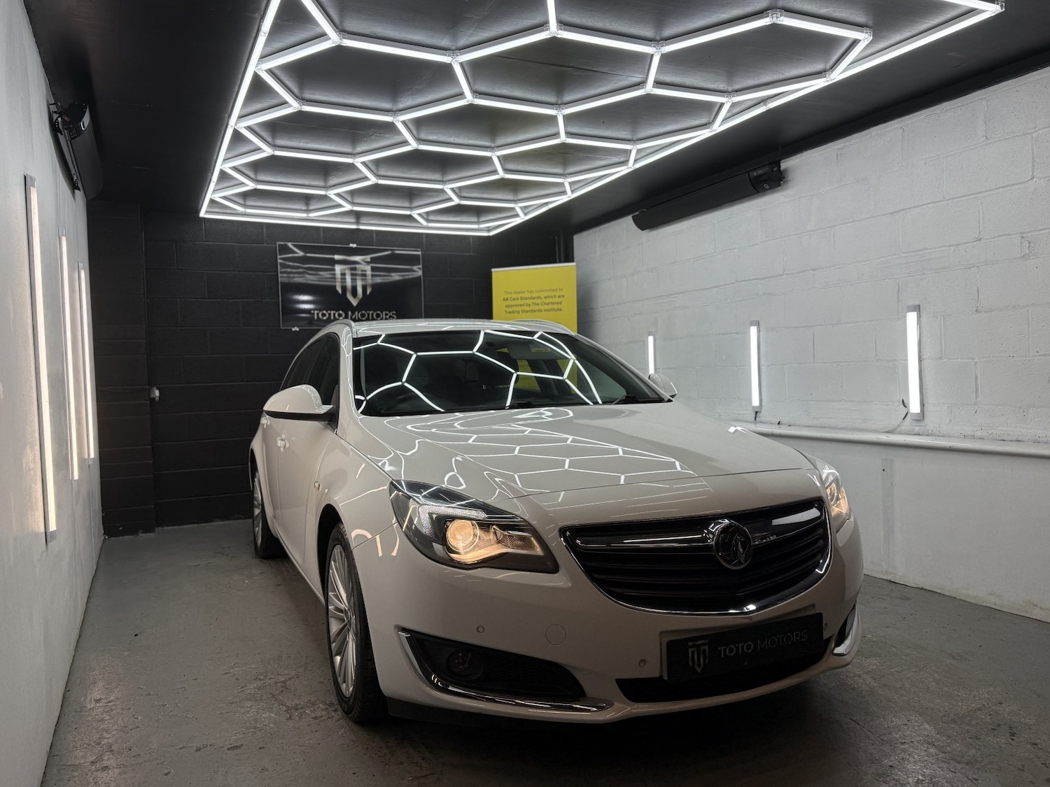 Used Vauxhall Insignia 2016 for sale - 77319838: Photo 4