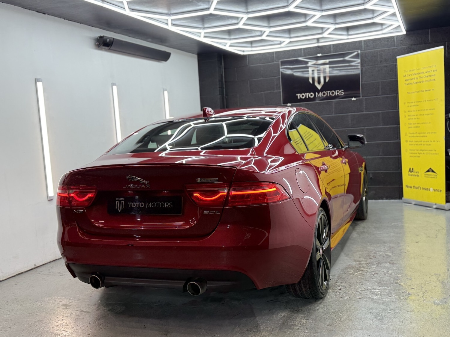 Used Jaguar XE 2017 for sale - 77240285: Photo 15