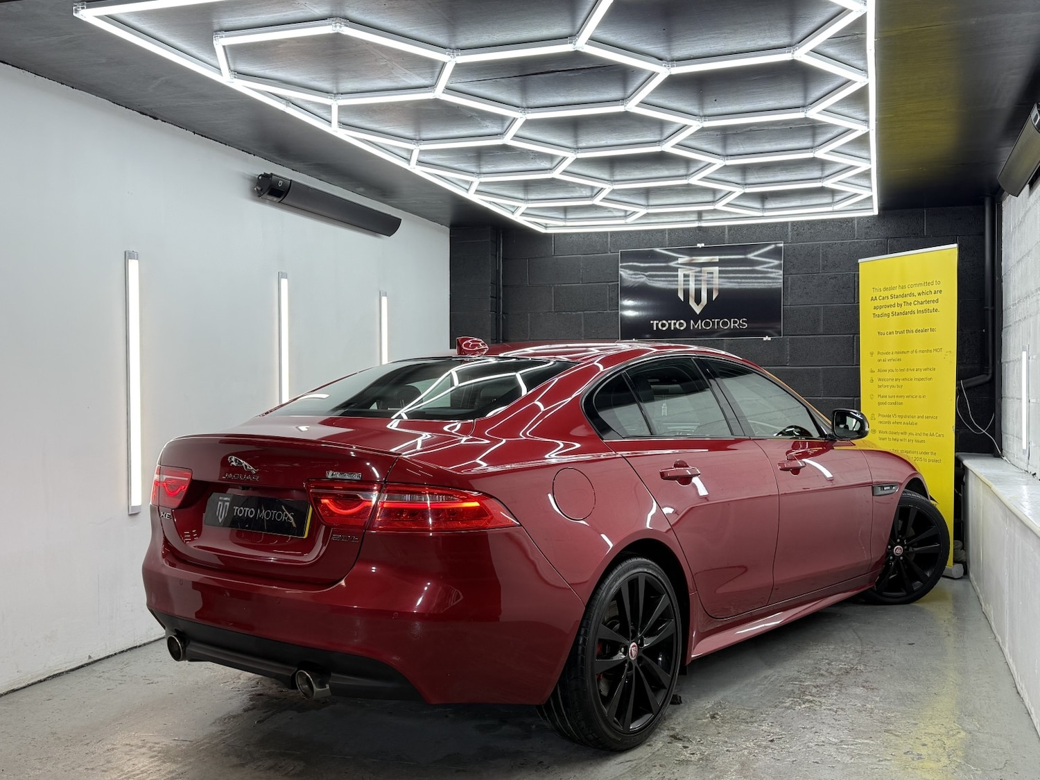 Used Jaguar XE 2017 for sale - 77240285: Photo 16