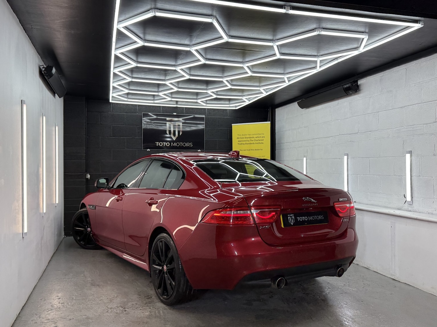 Used Jaguar XE 2017 for sale - 77240285: Photo 17