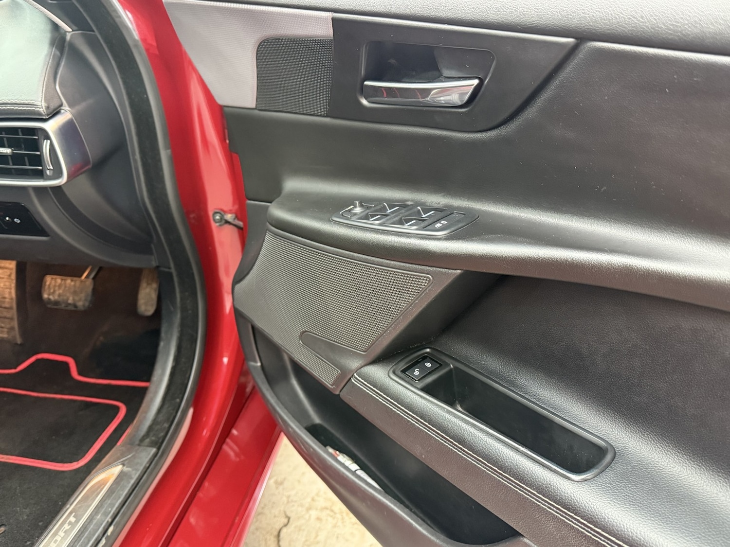 Used Jaguar XE 2017 for sale - 77240285: Photo 22