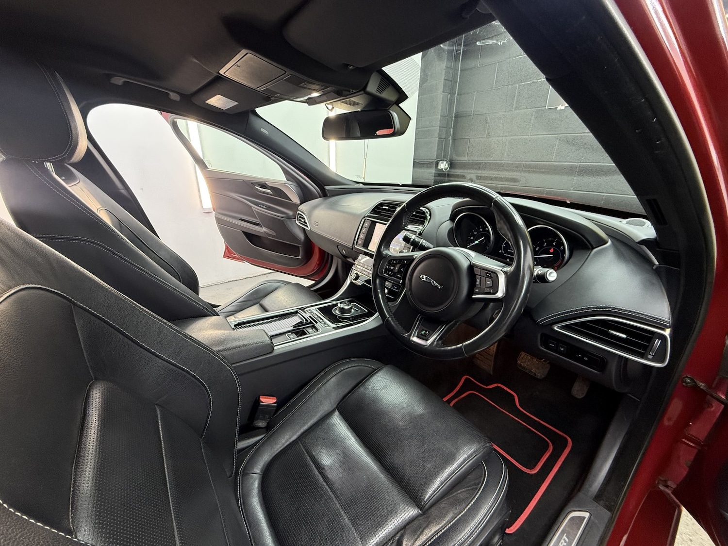 Used Jaguar XE 2017 for sale - 77240285: Photo 24