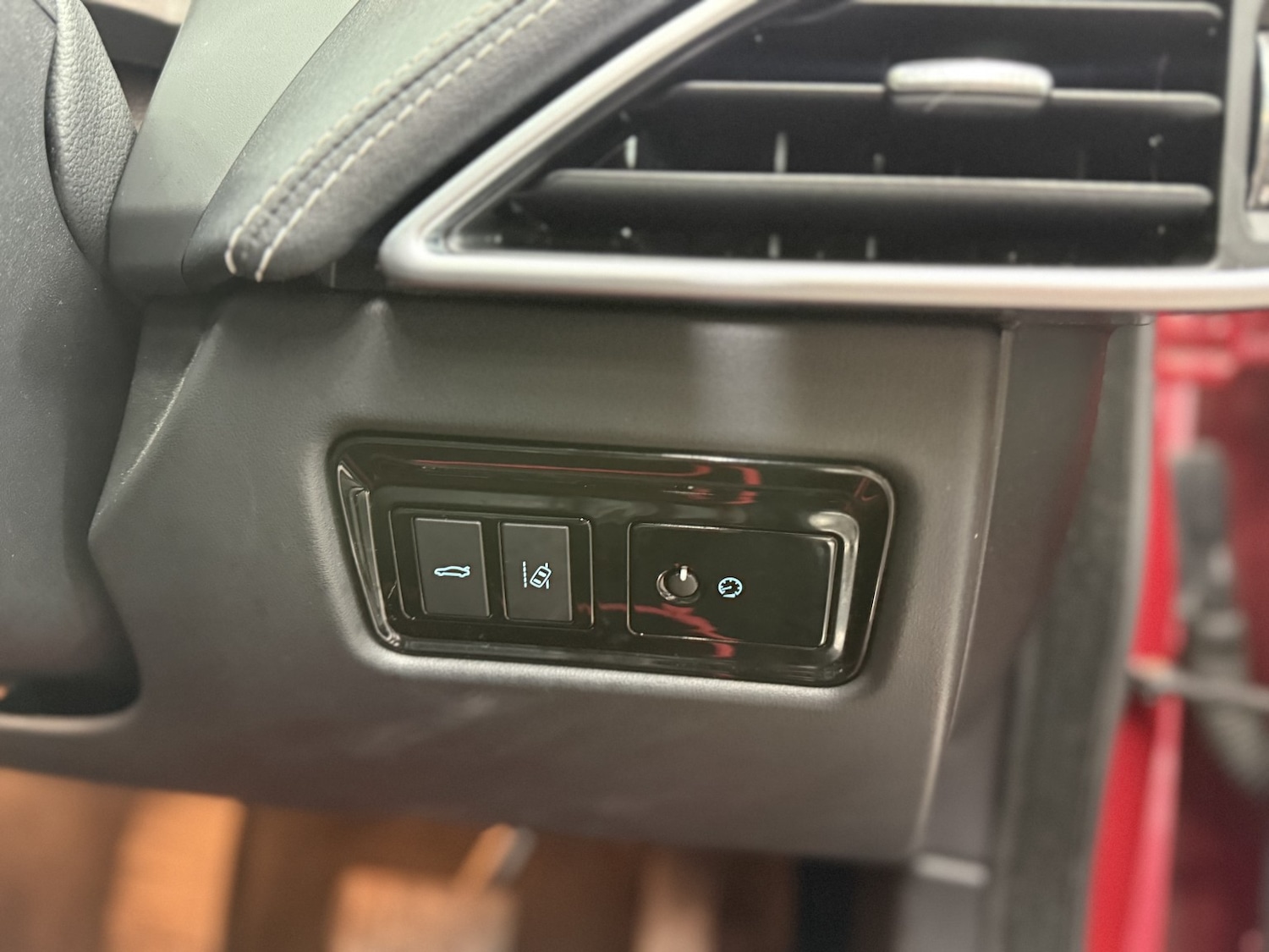 Used Jaguar XE 2017 for sale - 77240285: Photo 27