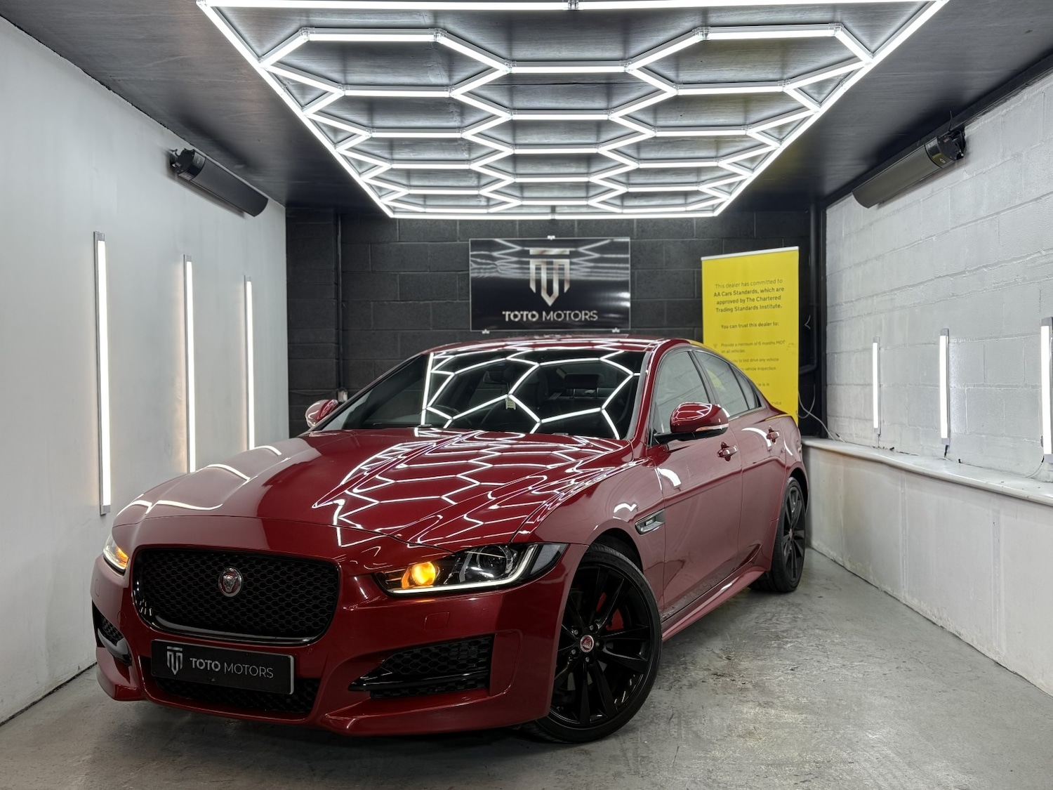 Used Jaguar XE 2017 for sale - 77240285: Photo 3