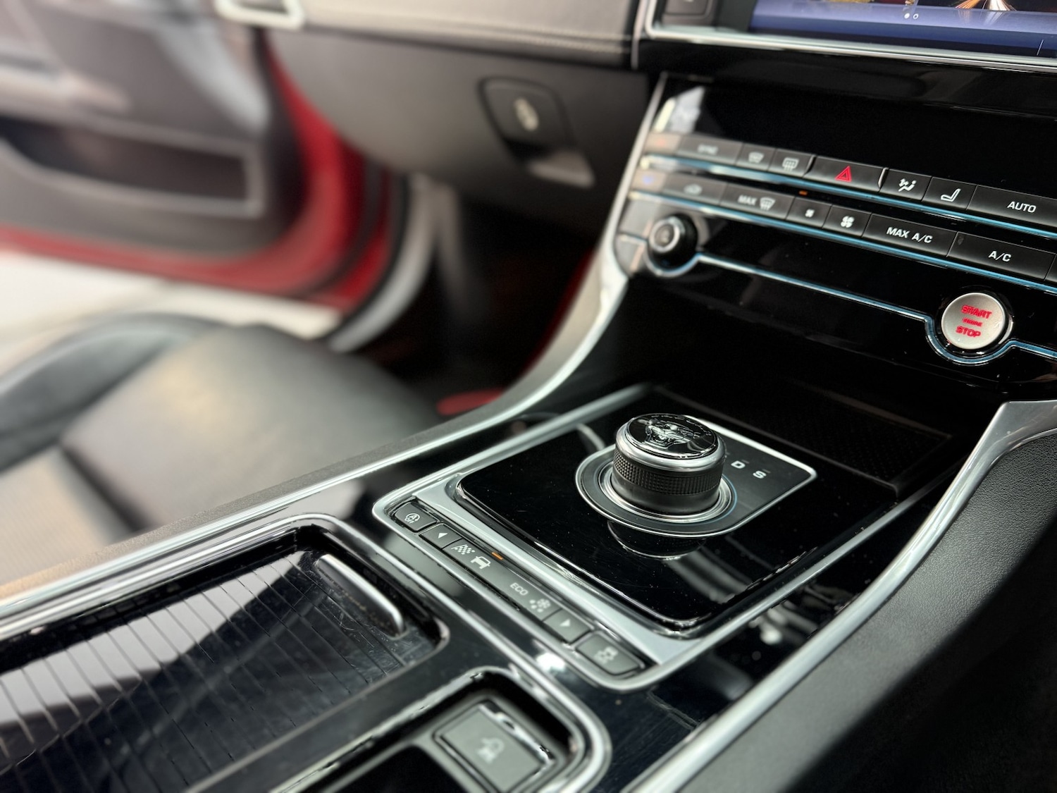 Used Jaguar XE 2017 for sale - 77240285: Photo 32