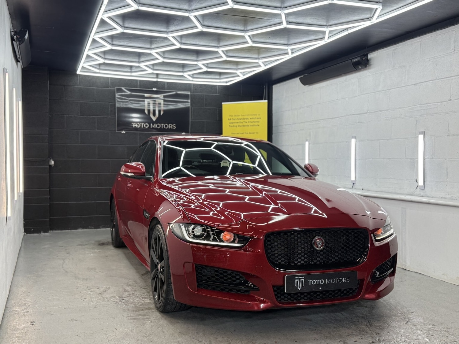 Used Jaguar XE 2017 for sale - 77240285: Photo 4