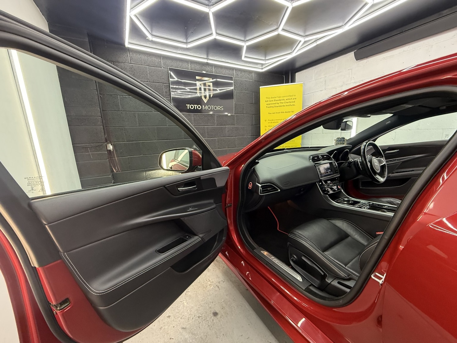 Used Jaguar XE 2017 for sale - 77240285: Photo 47