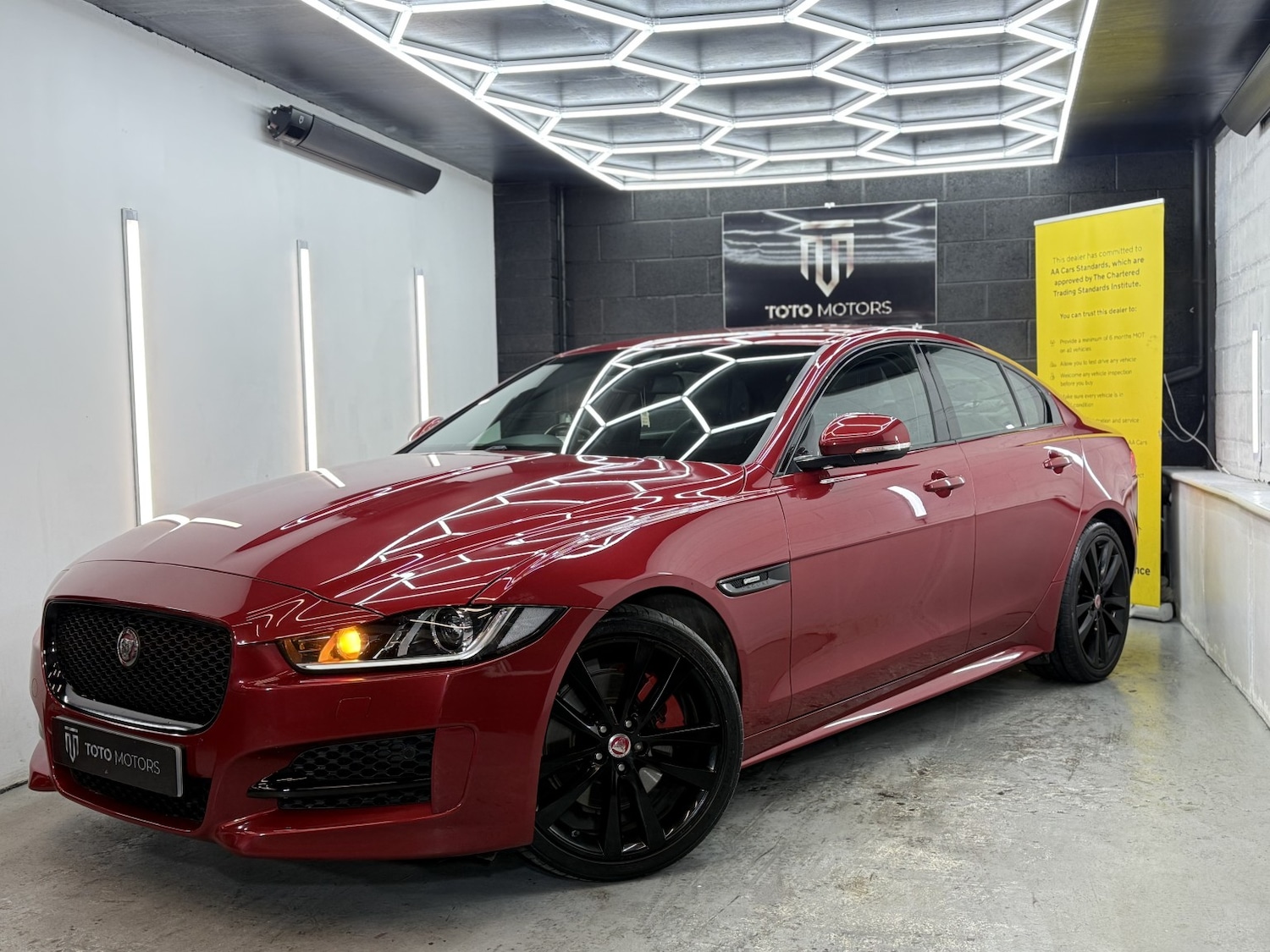 Used Jaguar XE 2017 for sale - 77240285: Photo 6