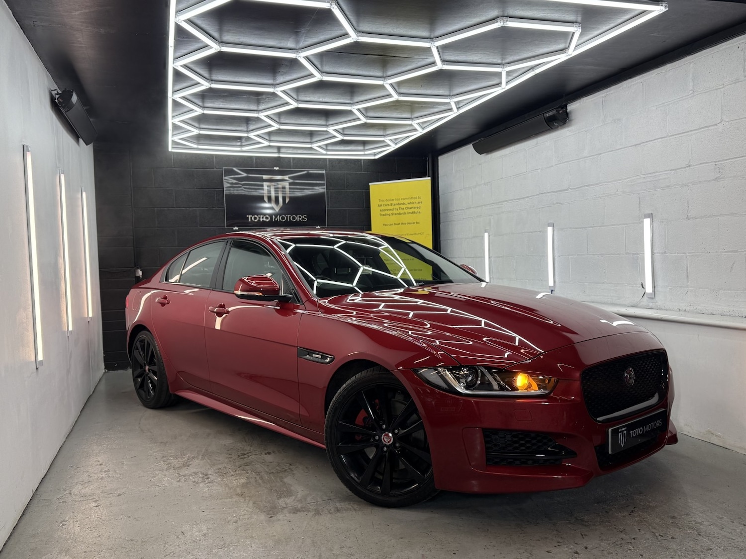 Used Jaguar XE 2017 for sale - 77240285: Photo 7