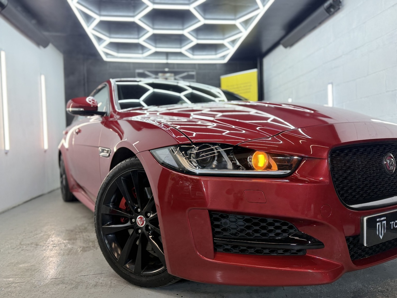 Used Jaguar XE 2017 for sale - 77240285: Photo 8